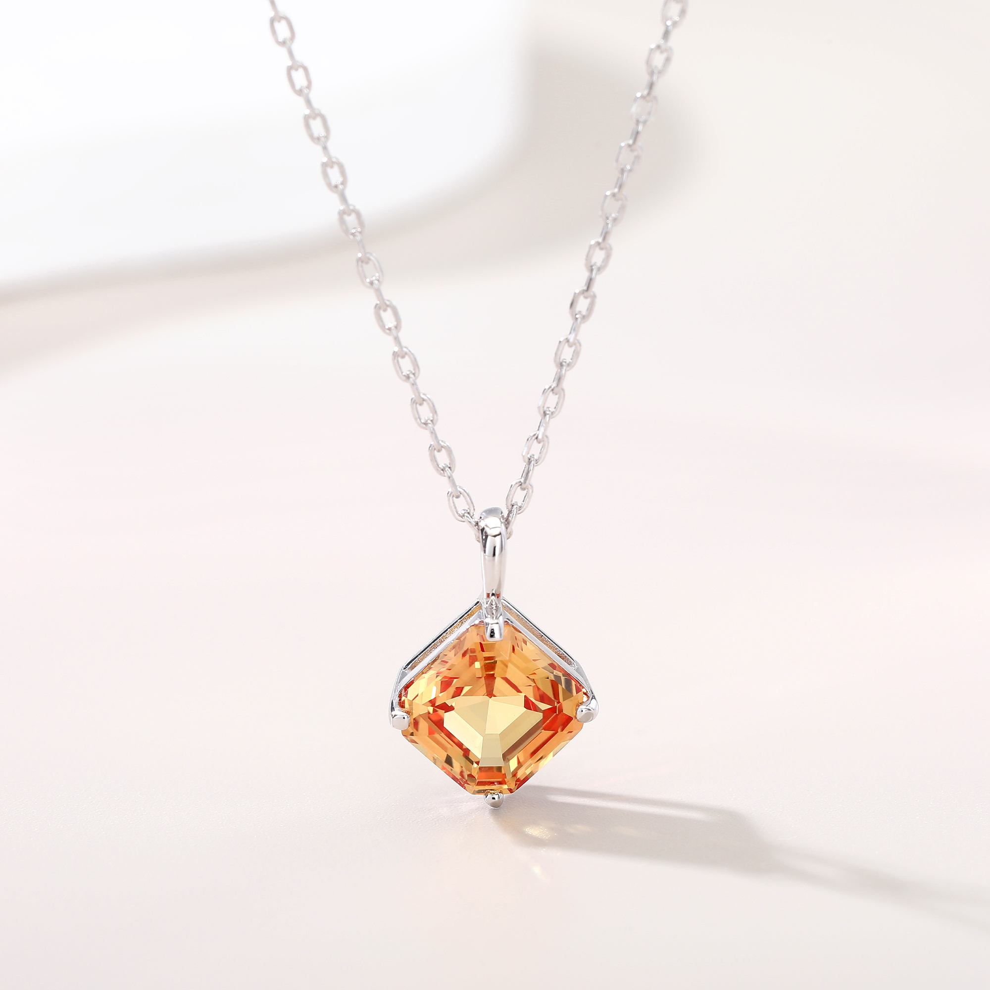 Bezel-Set Diamond-Shaped Small - Bezels Set Pendant 리뷰 및 가격