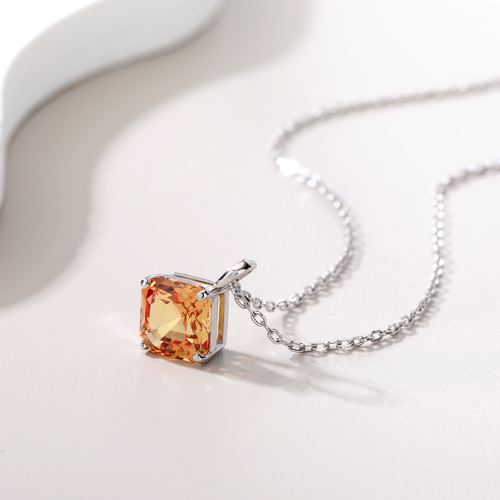 Bezel-Set Diamond-Shaped Small - Bezels Set Pendant 리뷰 및 가격